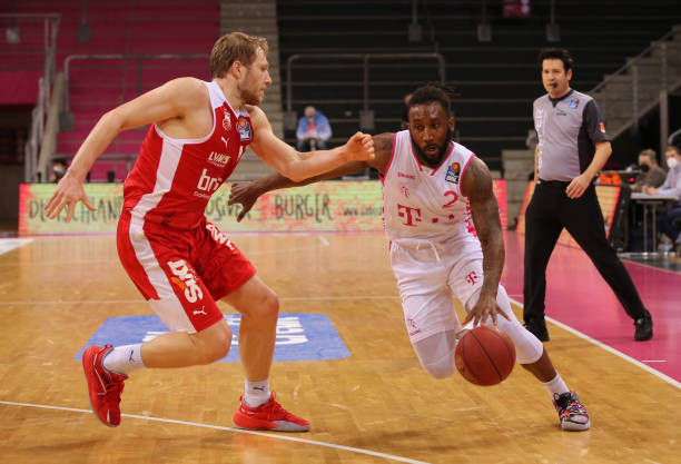 绿茵场上无 绿茵场上无